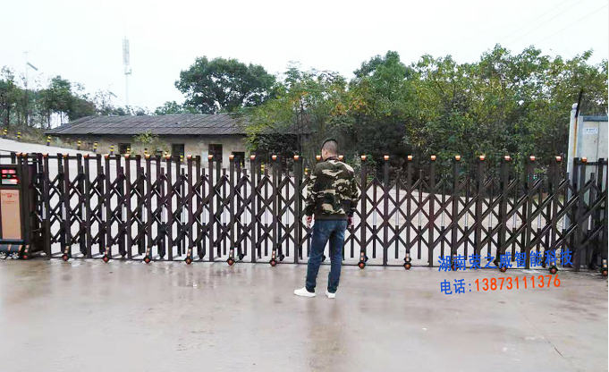 長沙伸縮門,長沙電動(dòng)門,長沙電動(dòng)伸縮門,長沙伸縮門,長沙電動(dòng)伸縮門廠